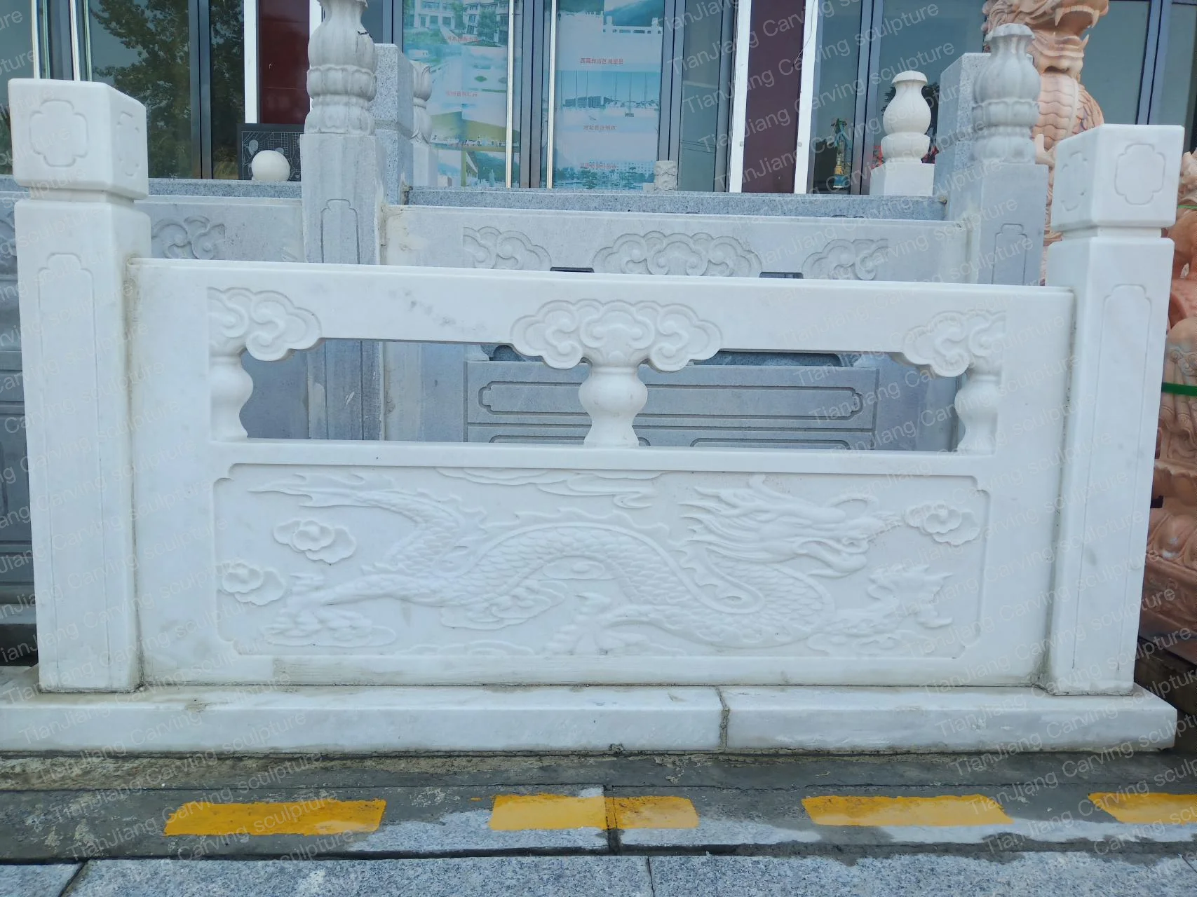 汉白玉龙纹石雕栏杆| 天然汉白玉龙纹石雕栏板中式建筑护栏构件| 其他