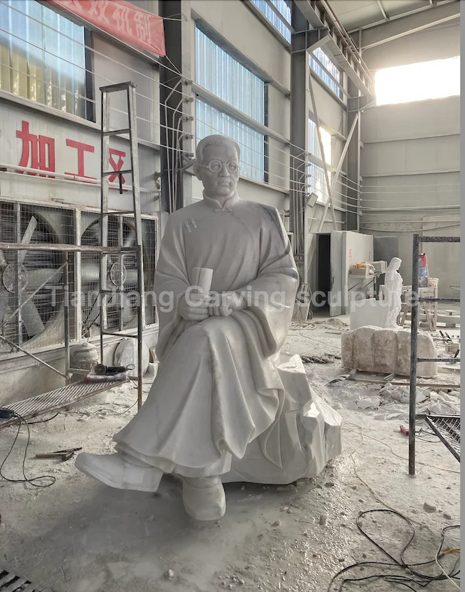 本品为汉白玉材质陶行知先生坐像石雕| 大理石人形雕塑| 天匠雕刻、定制